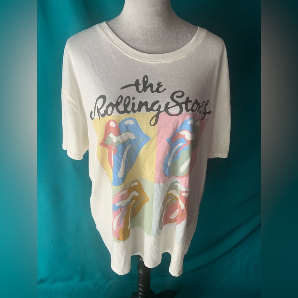 TIME AND TRU, WOMENS’ XXL ROLLING STONES POP SQUARE SHORT SLEEVE GRAPHIC TEE